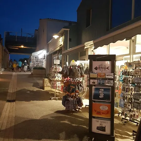 Charmante Proche Et Commerces *